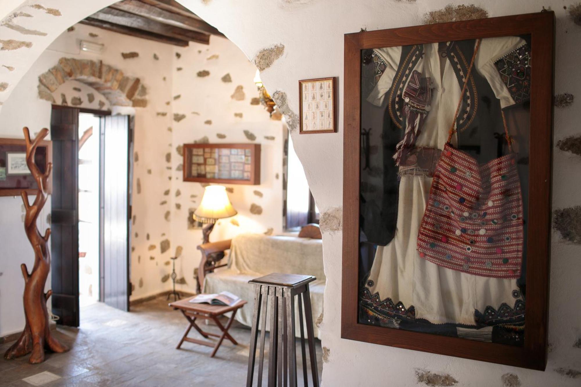 Themed House "Castle Halaros" View 17Th Century Villa Glinado Naxos Eksteriør billede