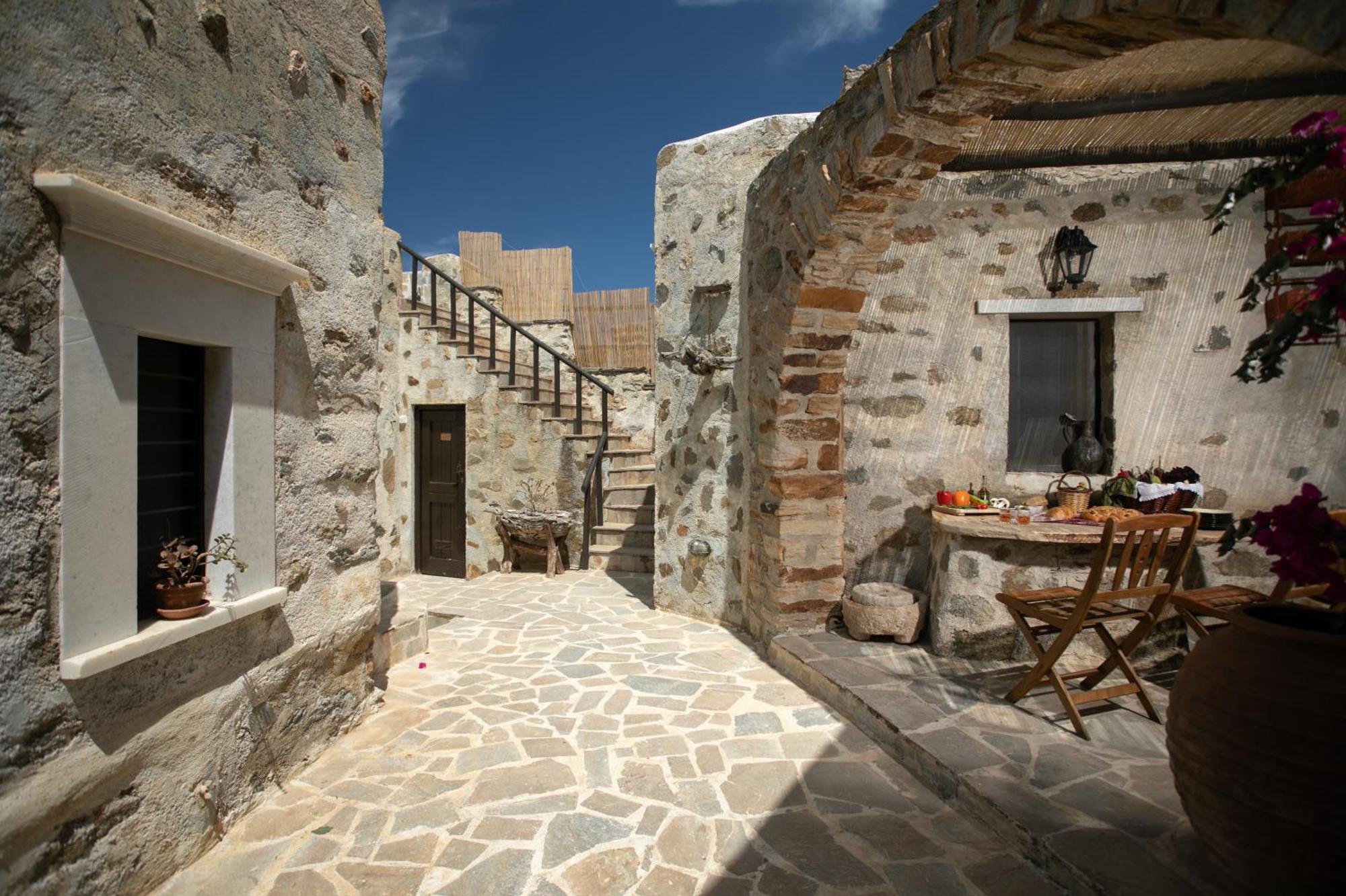 Themed House "Castle Halaros" View 17Th Century Villa Glinado Naxos Eksteriør billede